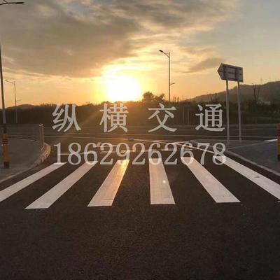 西安道路焕新 水除线精准清除标线，纵横交通守护夜间行车安全